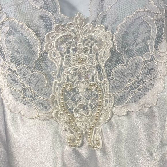 Vintage Lady Cameo Slip Nightgown SZ M White Bridal Beaded Chemise Lingerie Lace - Picture 3 of 11